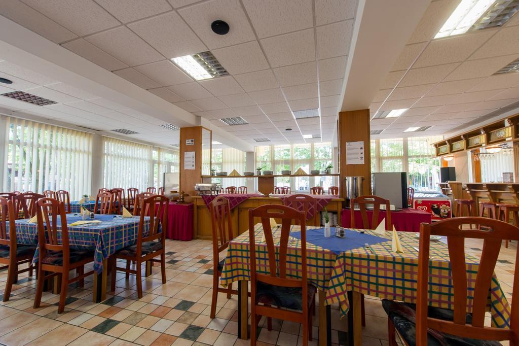 Hotel Nostra Siófok Buitenkant foto