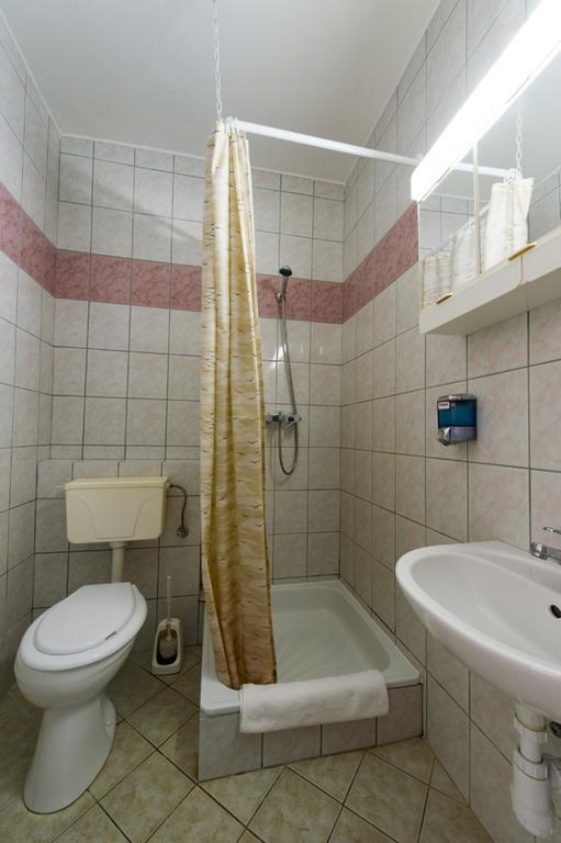 Hotel Nostra Siófok Buitenkant foto