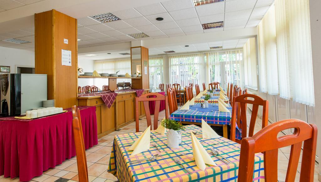 Hotel Nostra Siófok Buitenkant foto