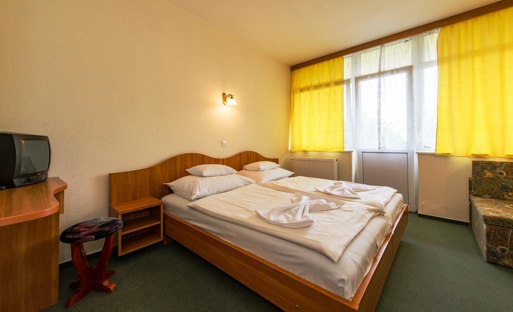 Hotel Nostra Siófok Buitenkant foto