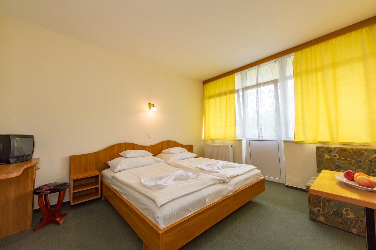 Hotel Nostra Siófok Buitenkant foto