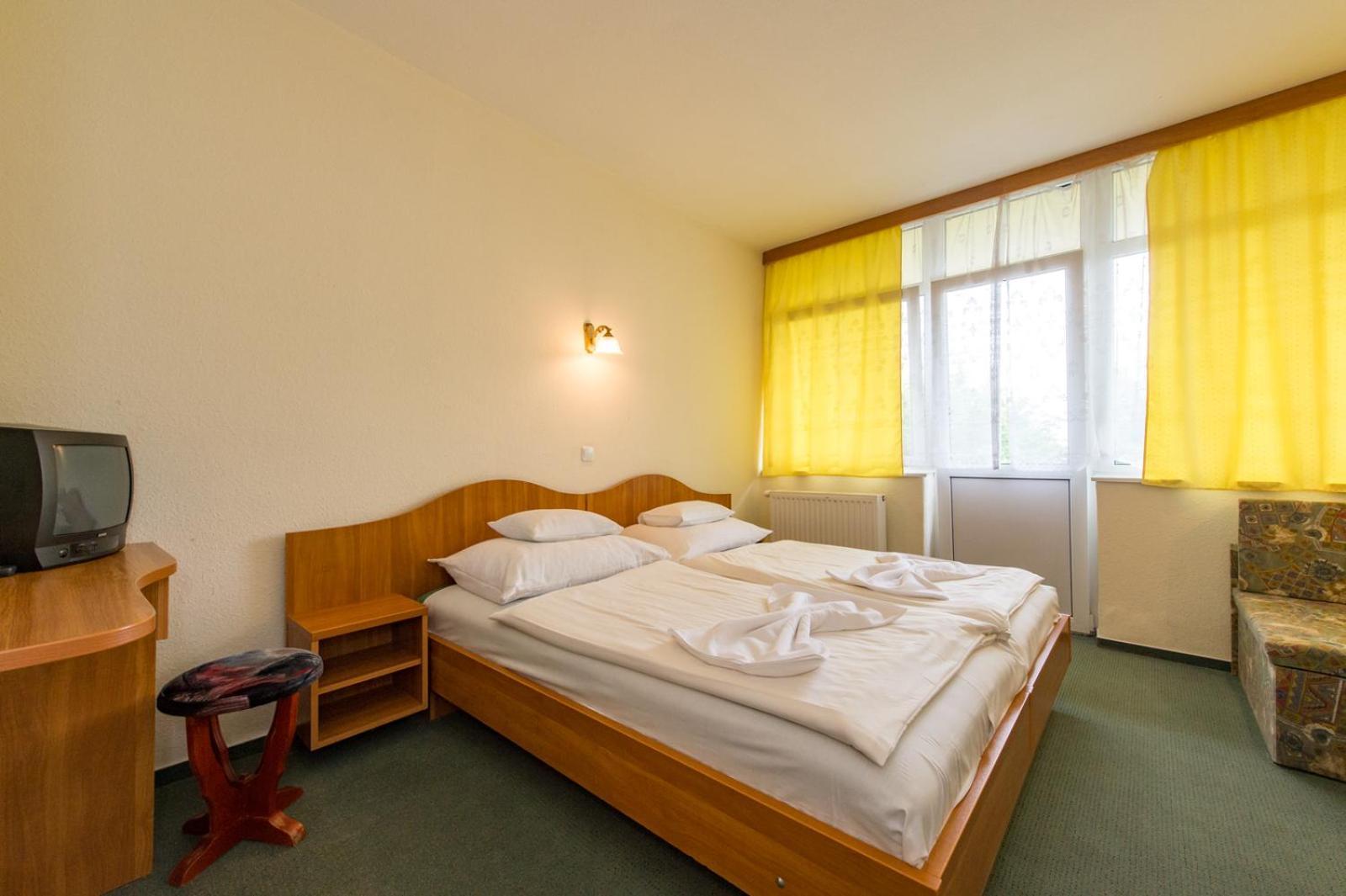 Hotel Nostra Siófok Buitenkant foto